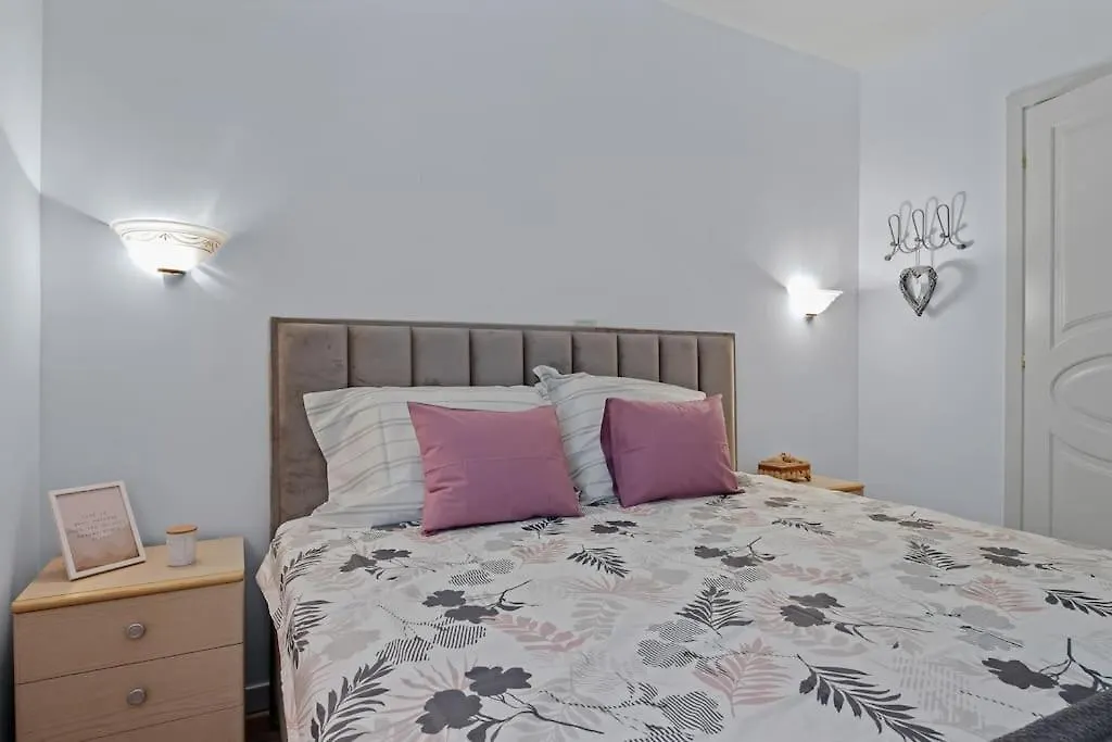 Apartment Marija Volme, Nice Apartment With Garden Banjole Croatia
