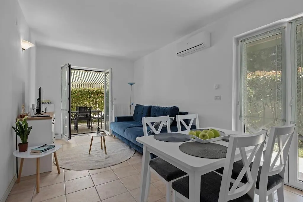 Apartment Marija Volme, Nice Apartment With Garden Banjole