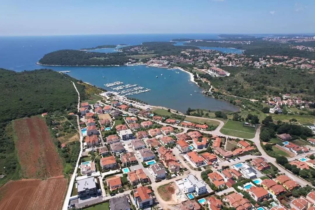 Apartment Marija Volme, Nice Apartment With Garden Banjole